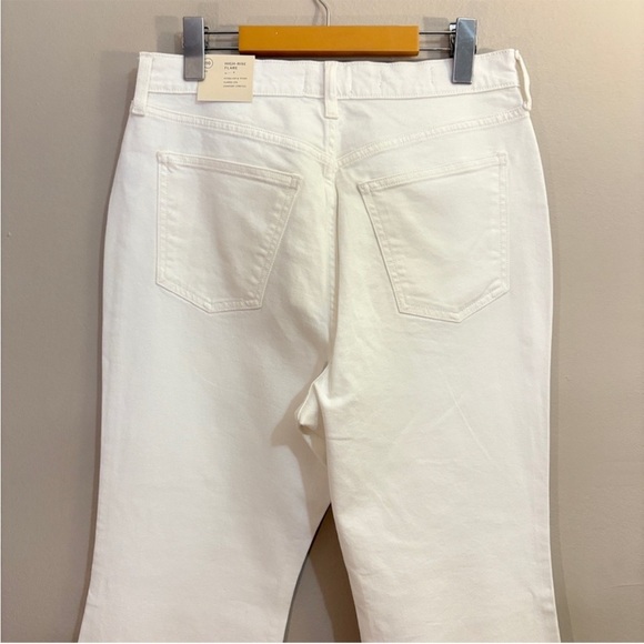 Universal Threads White High Rise Flare Jeans NWT Sz10 - Picture 14 of 16